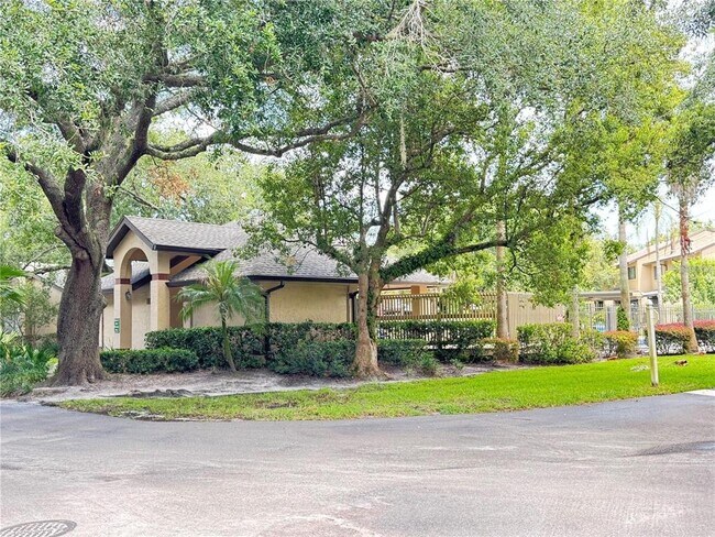 Building Photo - 497 Club Dr