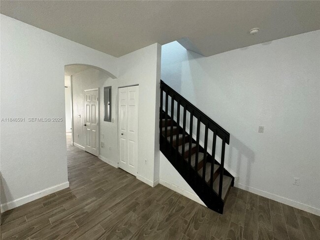 Building Photo - 4908 SW 141st Ave