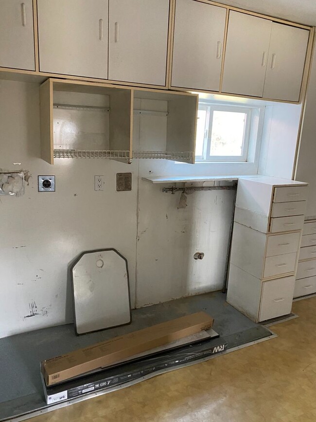 Building Photo - Cute 3 bedroom 1 bath house in country