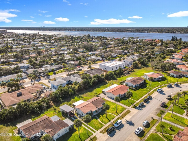 Building Photo - 710 Flamingo Dr