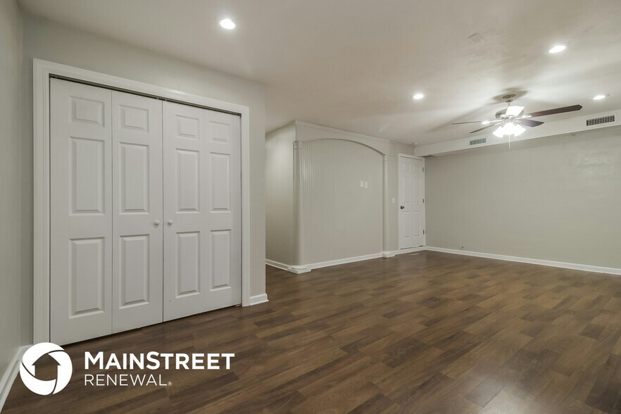 Building Photo - 559 Cameo Dr