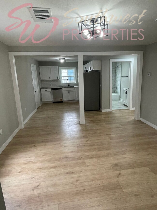 Building Photo - 981 W Oak St