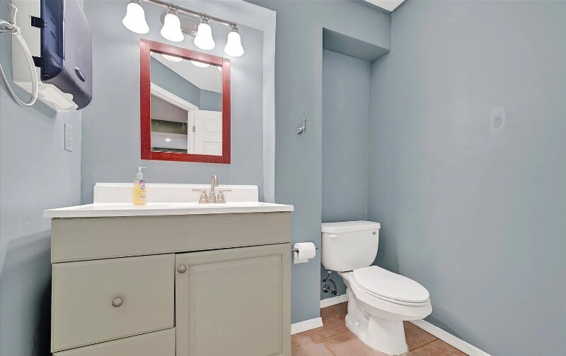 Building Photo - 9855 Sherwood Farm Rd