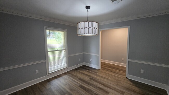 Building Photo - 405 Brentwood Dr