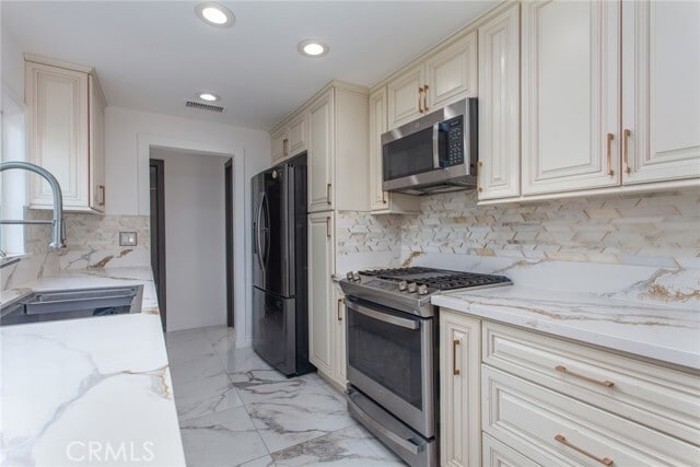 Building Photo - 9502 Laurel Canyon Blvd