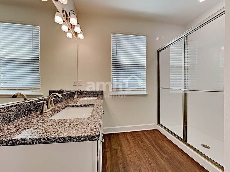 Building Photo - 460 Sandstone Dr