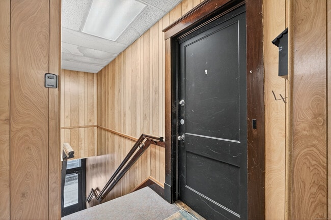 Building Photo - 84 Main St