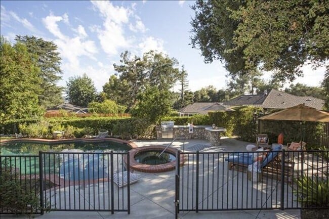 Building Photo - 1518 Olive Ln