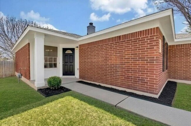 Building Photo - 1101 Disraeli Cir