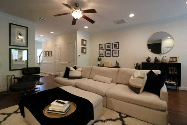 Building Photo - 860 Silver Leaf Dr