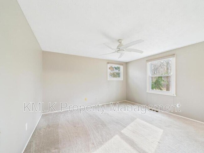 Building Photo - 874 Pleasant St