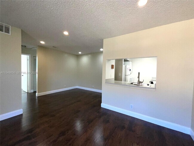 Building Photo - 10043 Winding Lake Rd