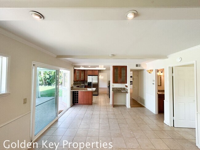Building Photo - Welcome to this stunning 4-bedroom, 2.5-ba...