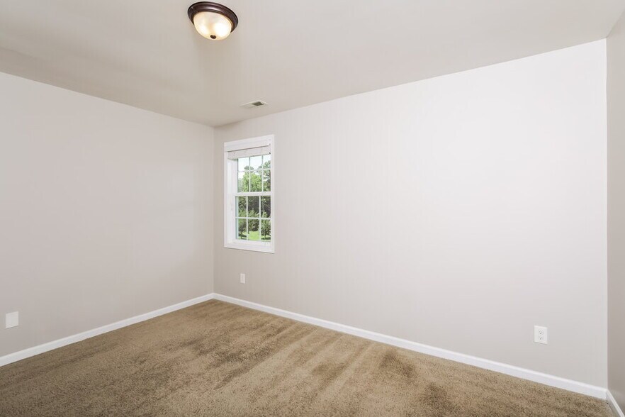 Building Photo - 105 Sloan Dr