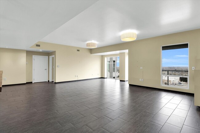 Building Photo - 3,400 SQFT CONDO IN DOWNTOWN CHAMPAIGN W/ ...