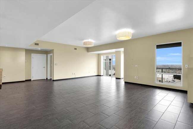 Building Photo - LARGE CUSTOM CONDO IN DOWNTOWN CHAMPAIGN