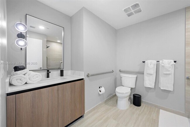 Building Photo - 580 72nd St