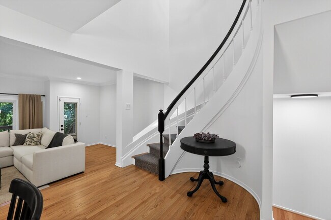 Building Photo - Elegant & Spacious Contemporary Townhome in Serene Potomac Enclave