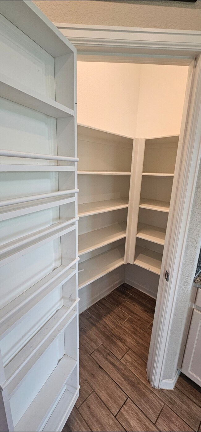 Building Photo - 2907 Velda May Dr