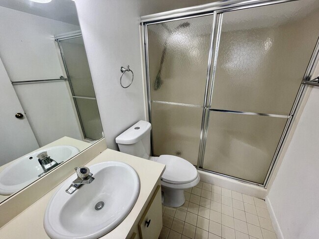 Building Photo - 7070 Golf Colony Ct