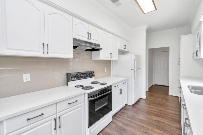 Building Photo - 12818 Chamberlain Dr