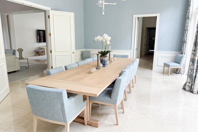 Building Photo - 1494 N Lake Wy