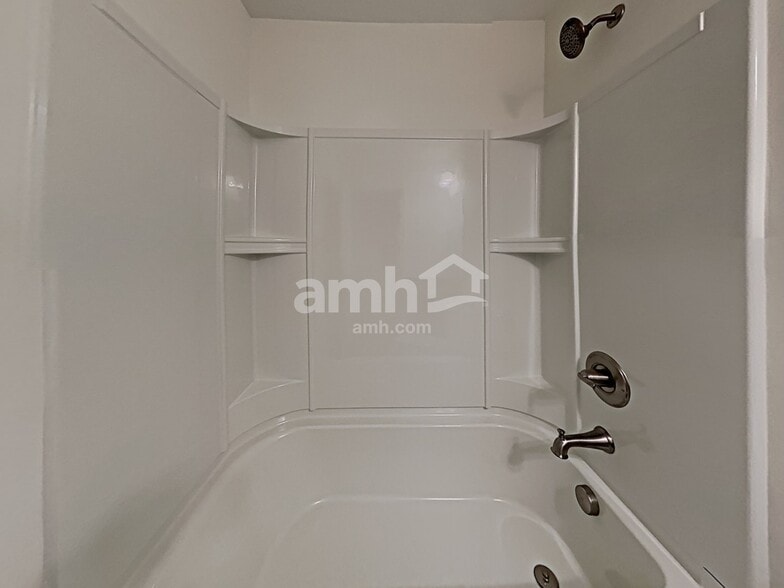 Building Photo - 5054 Twin River Dr