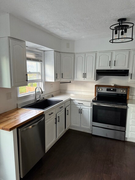 Building Photo - 8 Scully Ave