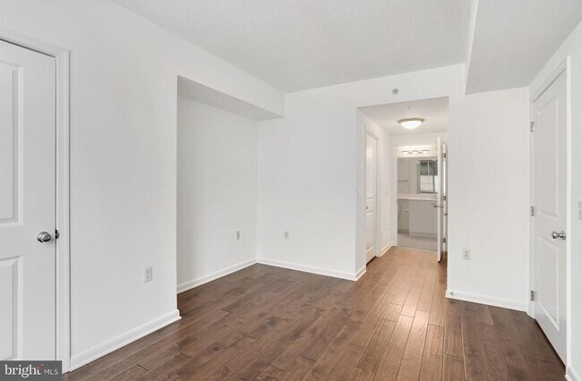 Building Photo - 851 N Glebe Rd