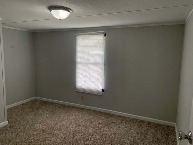 Building Photo - 3 bed 2 bath singlewide