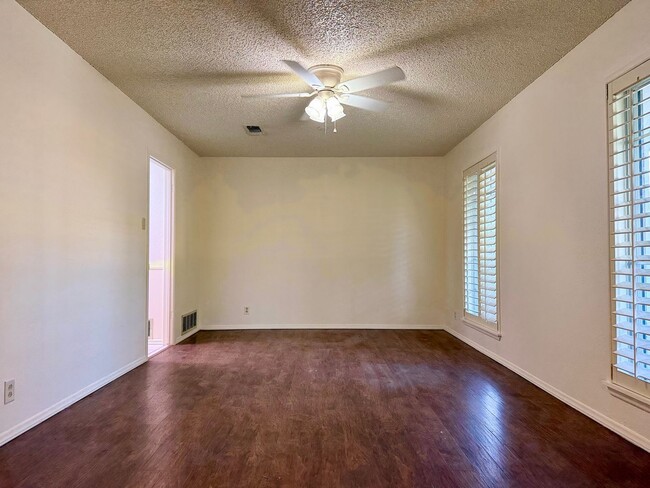 Building Photo - 2213 Culver Dr
