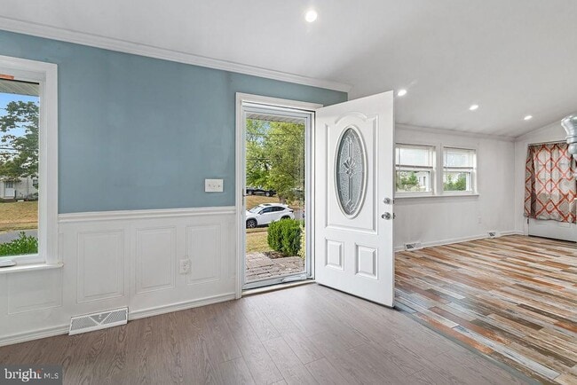 Building Photo - 23 N Sunset Dr