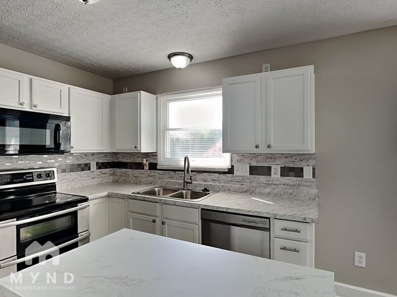 Building Photo - 4573 Dungannon Dr