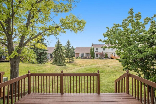 Building Photo - 3088 Village Cir