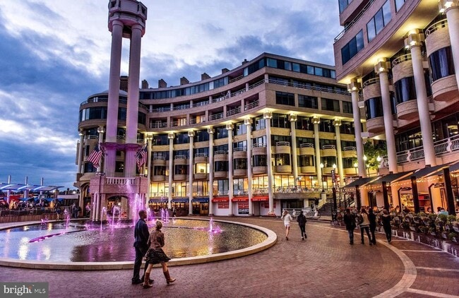 Building Photo - Commuter's Dream