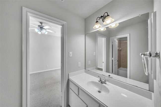 Building Photo - 17426 Memorial Blossom Dr