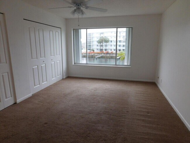 Building Photo - 125 Shore Ct