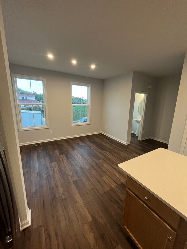 Building Photo - 5981 McComb St