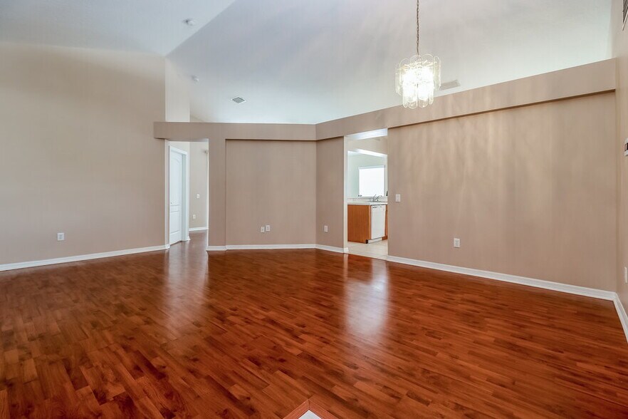 Building Photo - 30800 Birdhouse Dr