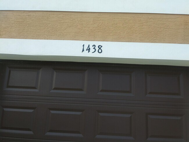 Building Photo - 1438 Chelsea Dr