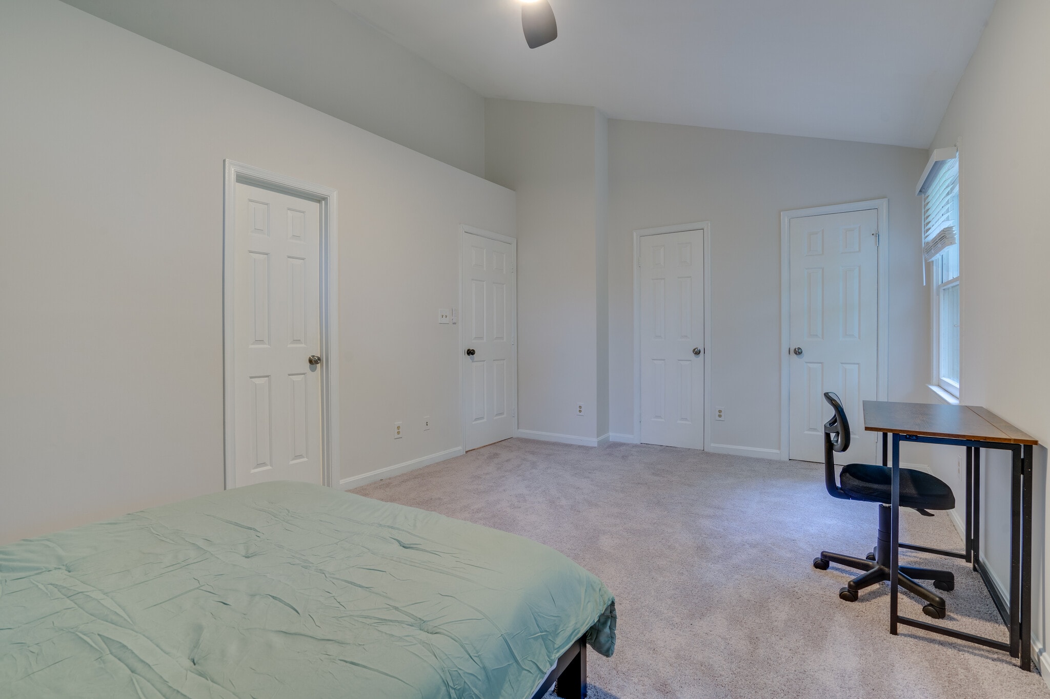 Building Photo - 3700 Roxbury Ln