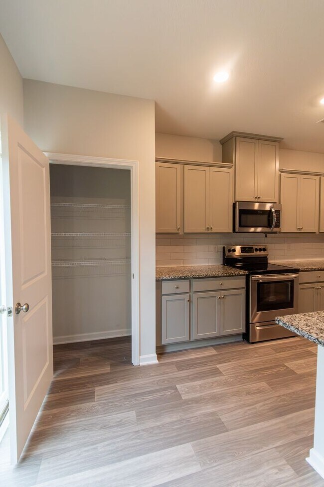 Building Photo - 57 White Pine Way
