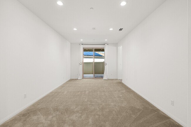 Building Photo - Stunning 4 bedroom 3 bath home in Summer Wind Trail Community