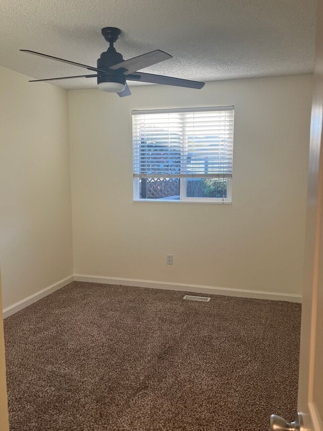 Building Photo - Turn Key Home