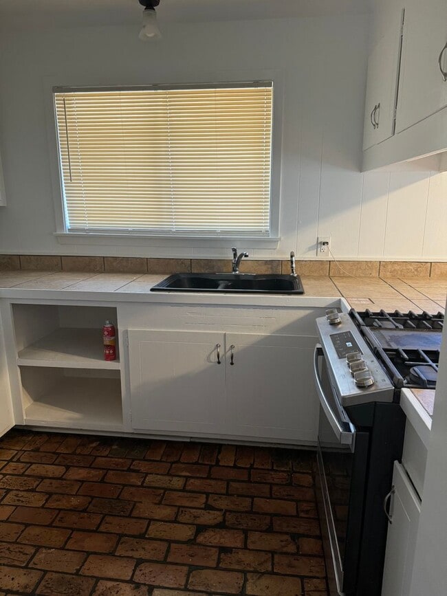 Building Photo - 5359 Jamaica Dr