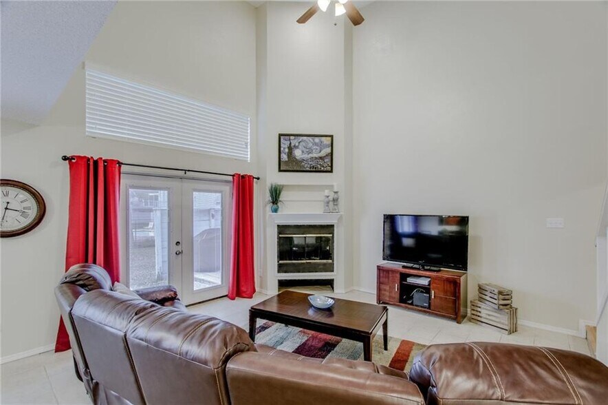 Living room - 631 Cimarron Trl