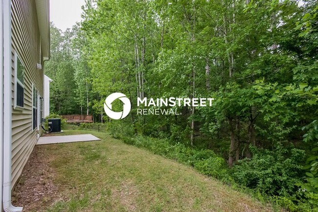 Building Photo - 3 Bedroom Pet-Friendly Home in Charlotte, NC with Main Street Renewal
