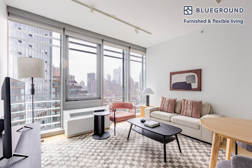 Primary Photo - 550 W 54th St
