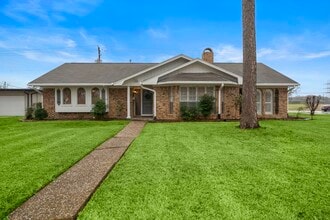 Building Photo - 4912 Goose Creek Dr