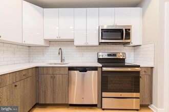 Building Photo - 2539 N Front St